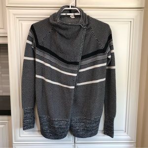 Ivivva by Lululemon girl’s cardigan sweater